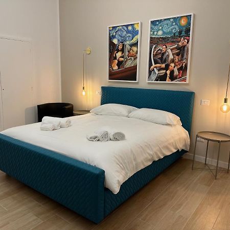 Nouvelle Vag - Apartment & Room Trani Bagian luar foto