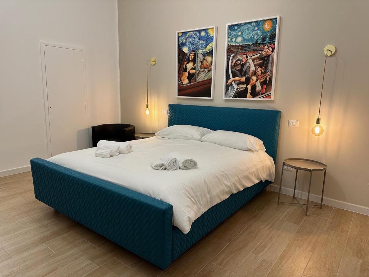 Nouvelle Vag - Apartment & Room Trani Bagian luar foto