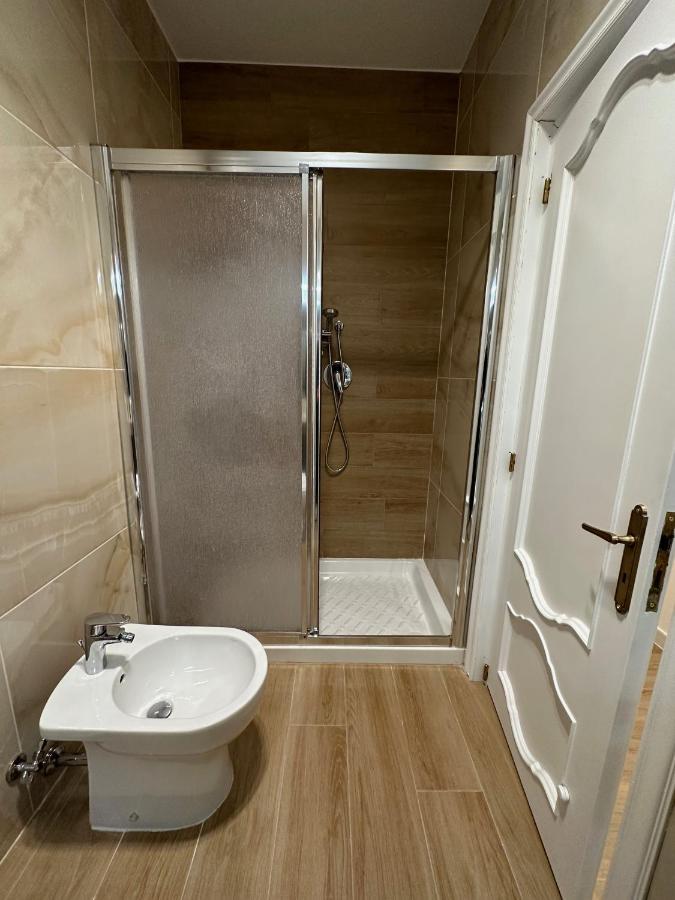 Nouvelle Vag - Apartment & Room Trani Bagian luar foto