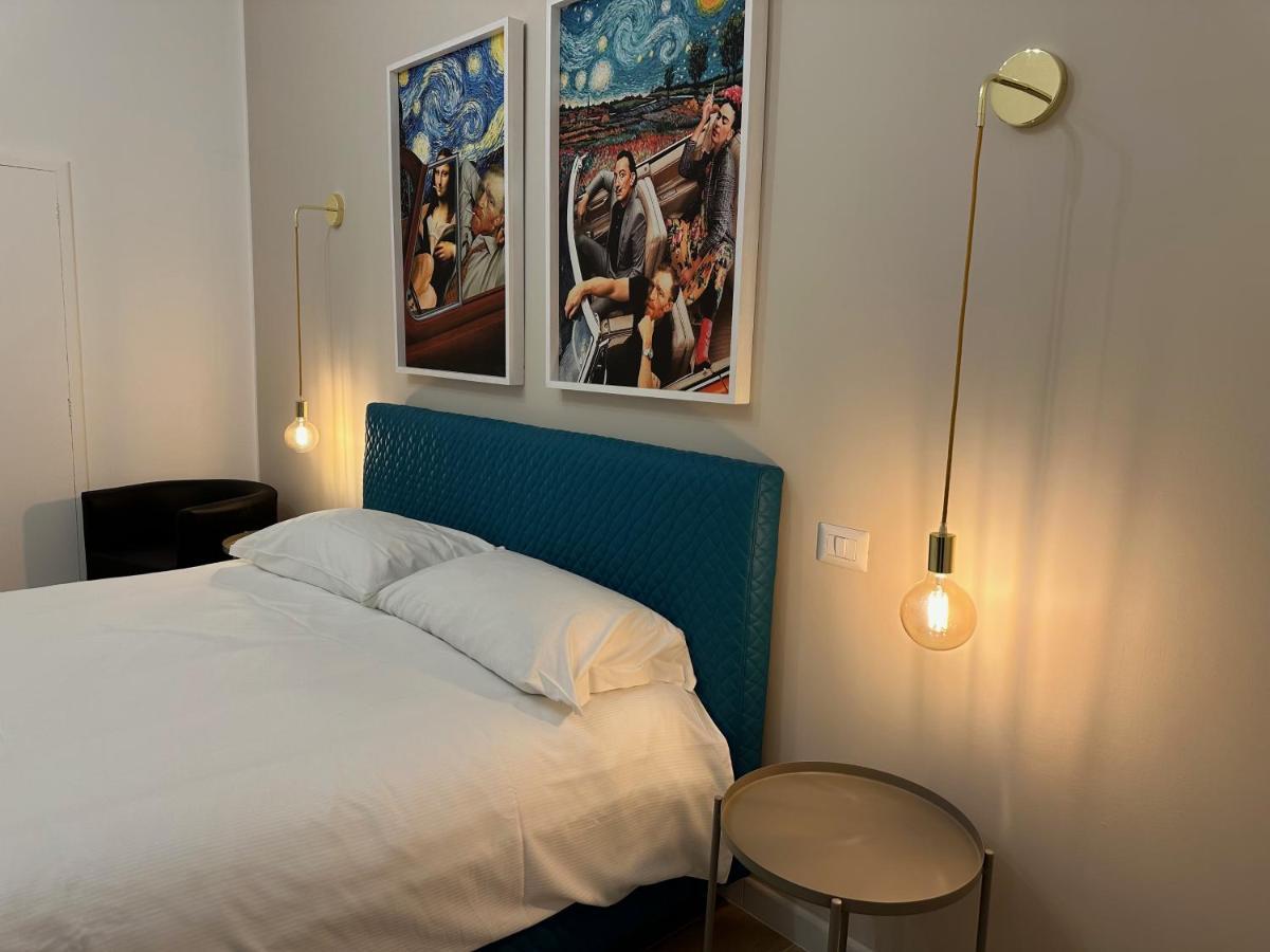 Nouvelle Vag - Apartment & Room Trani Bagian luar foto