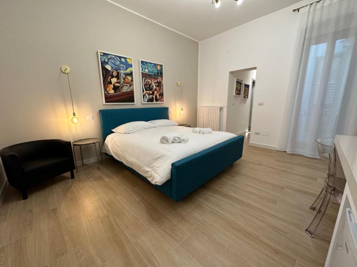 Nouvelle Vag - Apartment & Room Trani Bagian luar foto