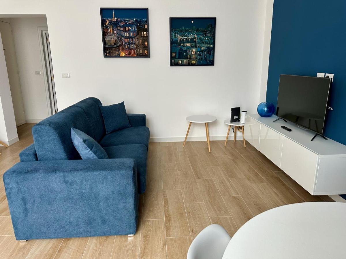 Nouvelle Vag - Apartment & Room Trani Bagian luar foto