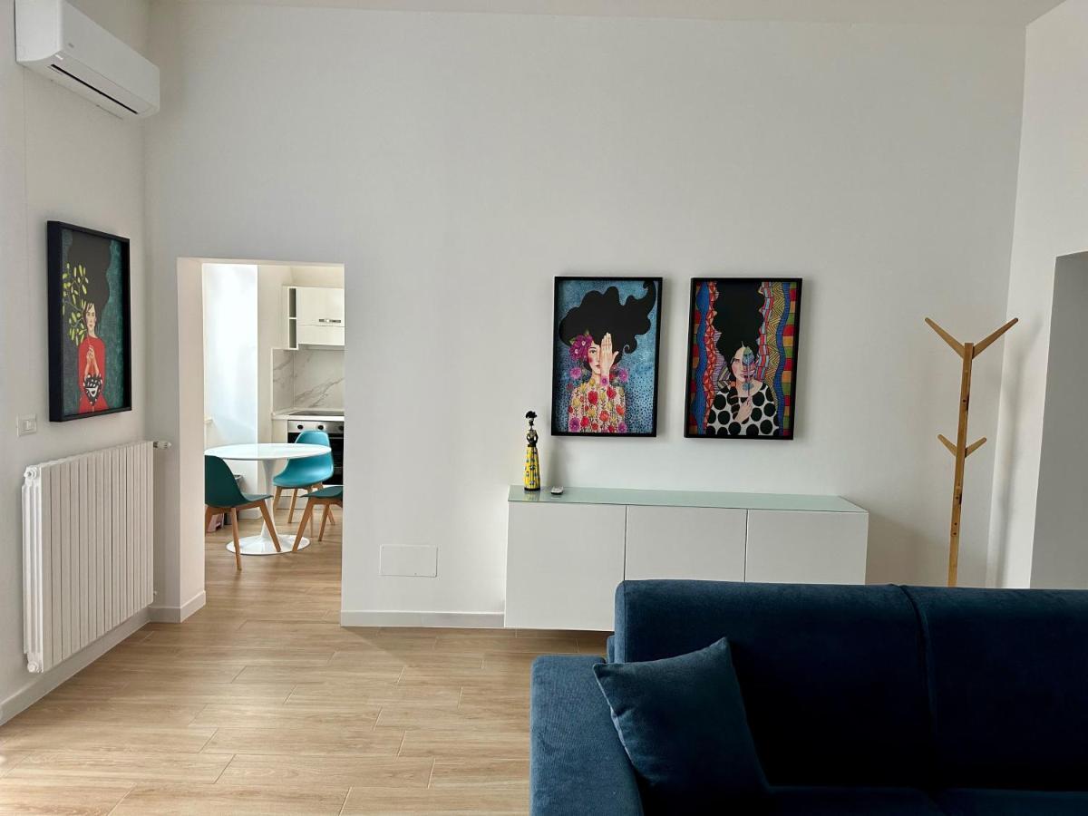 Nouvelle Vag - Apartment & Room Trani Bagian luar foto