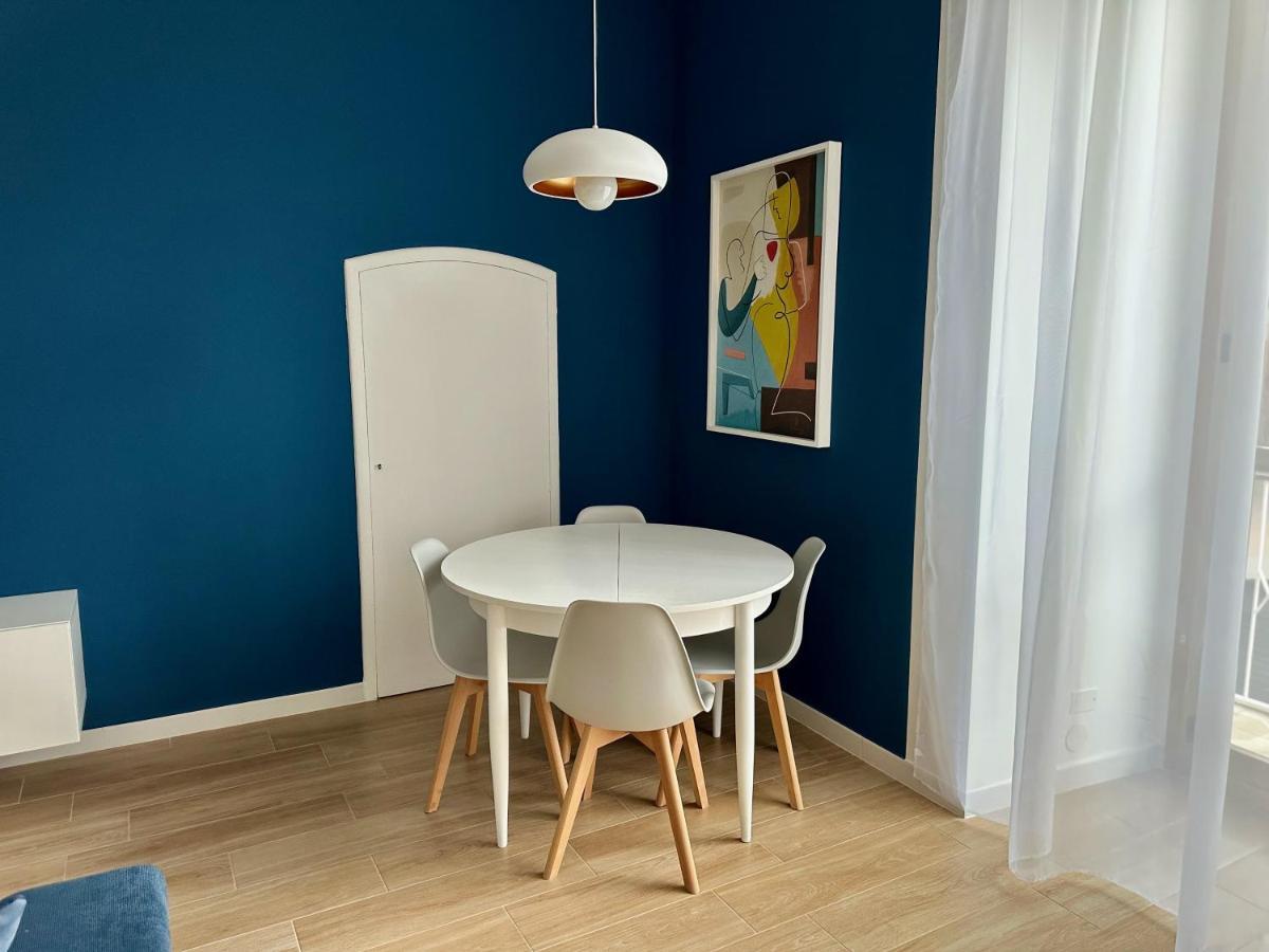 Nouvelle Vag - Apartment & Room Trani Bagian luar foto